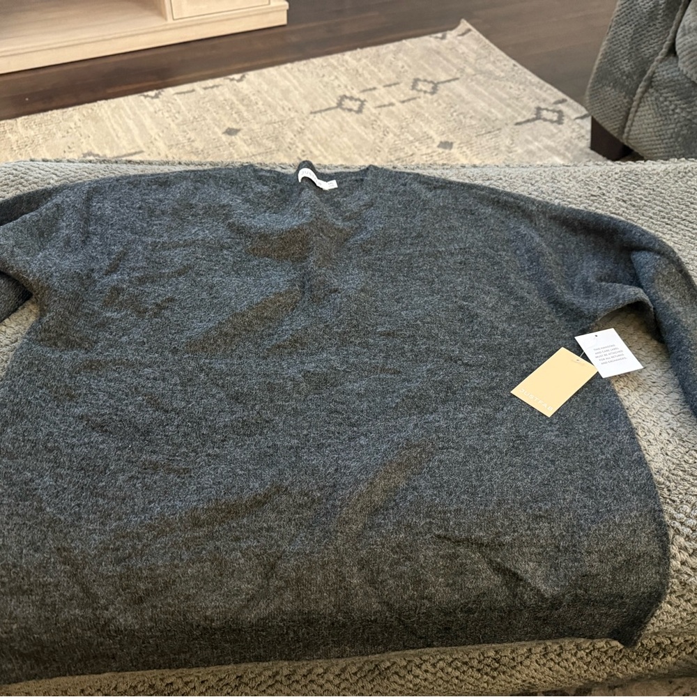JustFab Women's Gray Crew Neck Sweater
